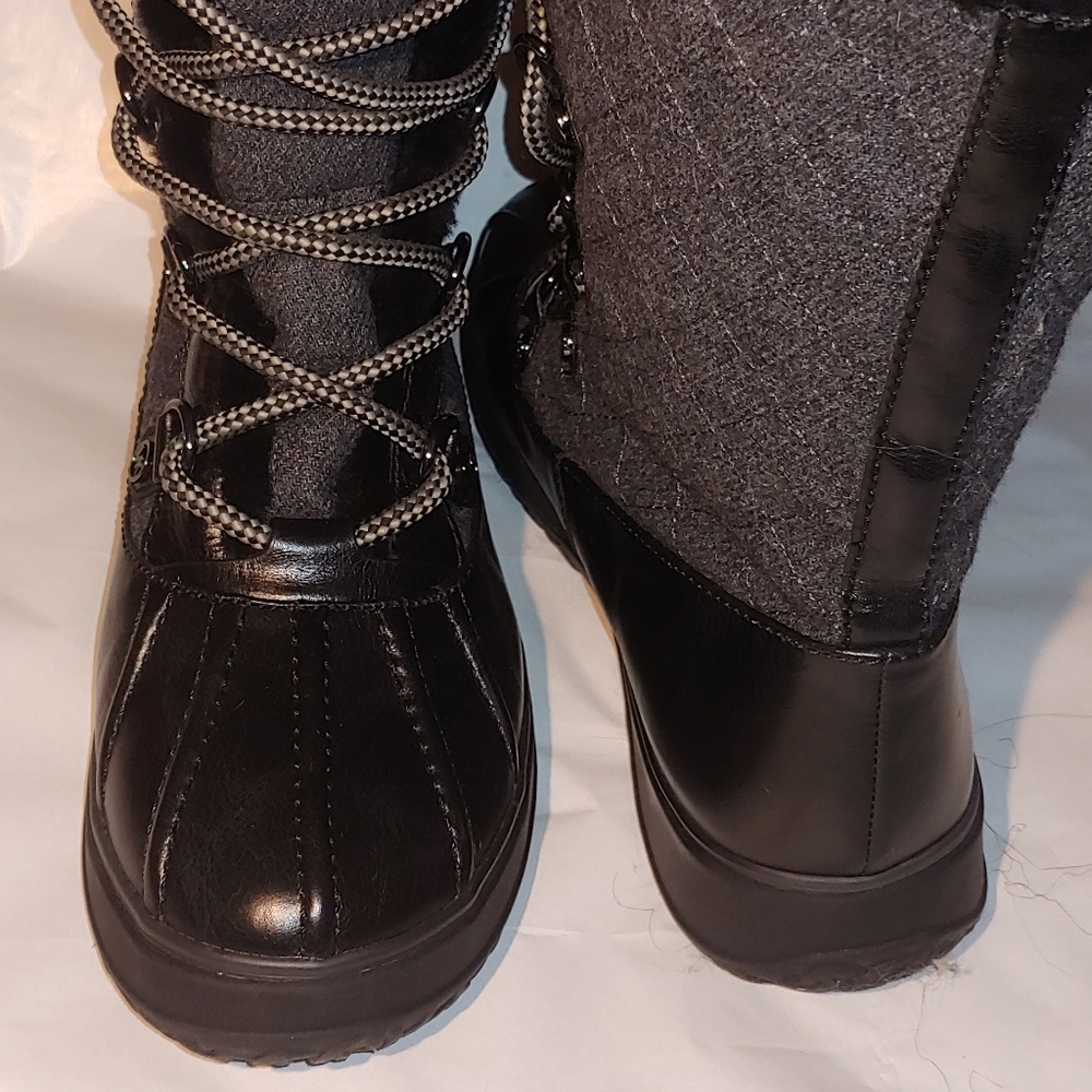 *NEW* MICHAEL KORS Leather Duck Boots Size 9/10